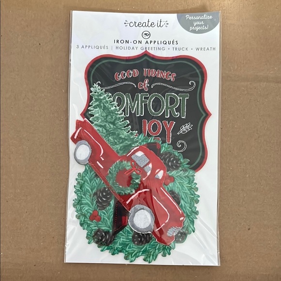 Christmas Red Truck Wreath Holiday Greeting Applique Iron On Create It New Pack - Picture 1 of 7